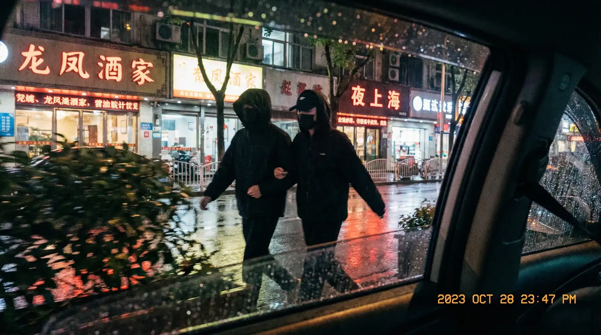 银河Galaxy娱乐 - 顶流明星深夜密会现场抓拍照片